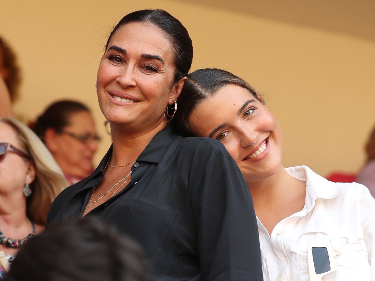 Vicky Martín Berrocal y Alba Díaz: Madre e hija (por fin) posan juntas con las prendas más a la moda