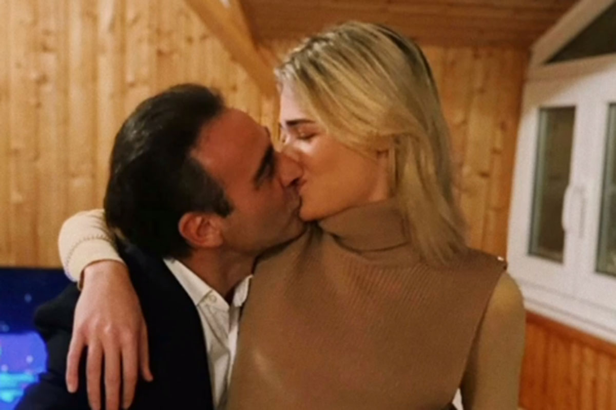 El beso de Enrique Ponce y Ana Soria que guarda un significativo guiño