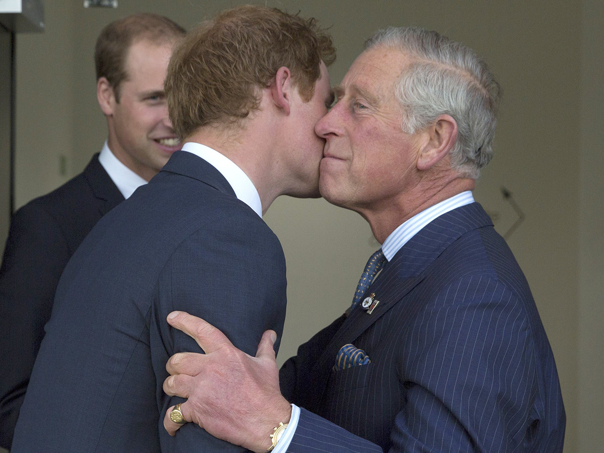 El príncipe Harry habla con su padre y su hermano, pero la cosa no termina nada bien
