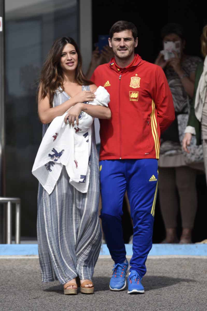 Iker Casillas y Sara Carbonero durante la presentacion ante los medios de su hijo Lucas Casillas , e n Madrid  6, Junio 2016