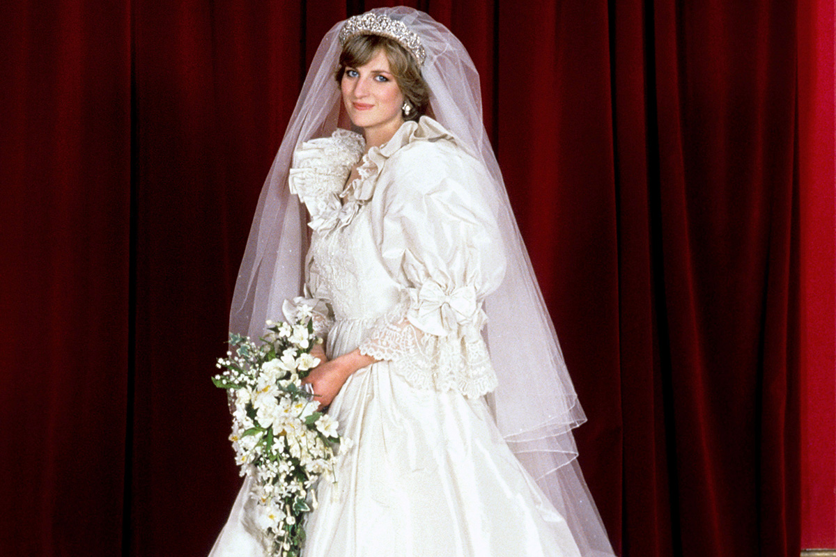 Los secretos del vestido de novia de Diana de Gales al descubierto ante el  público (por decisión de sus hijos)
