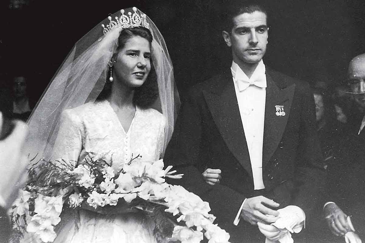Todas las bodas de la familia Alba: glamour y vestidos para la historia