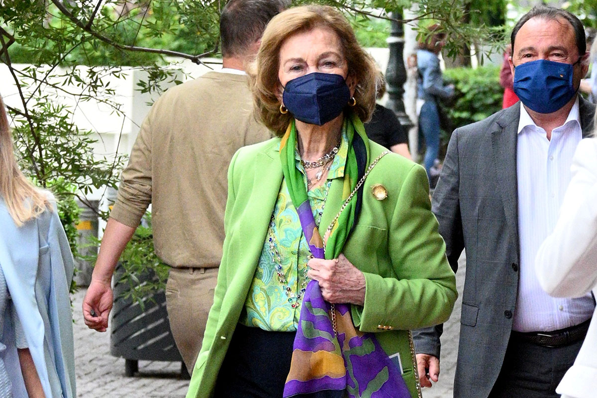 La Reina Sofía no para: ahora sorprendida de compras en Atenas