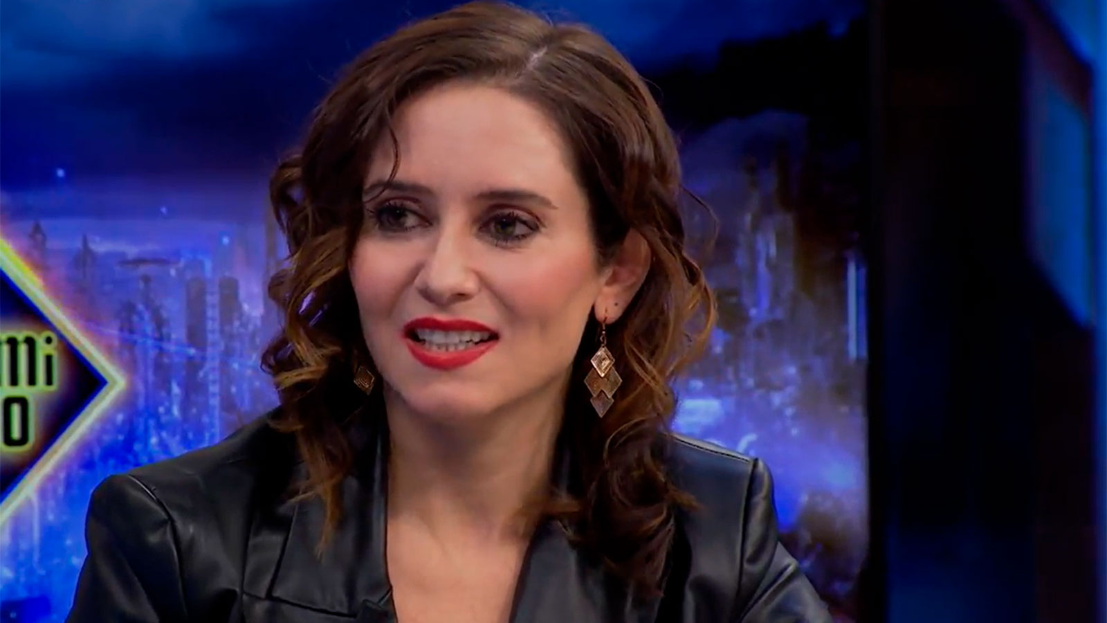 Isabel Díaz Ayuso habla de sus complicados inicios y desvela que es fan de Julio Iglesias