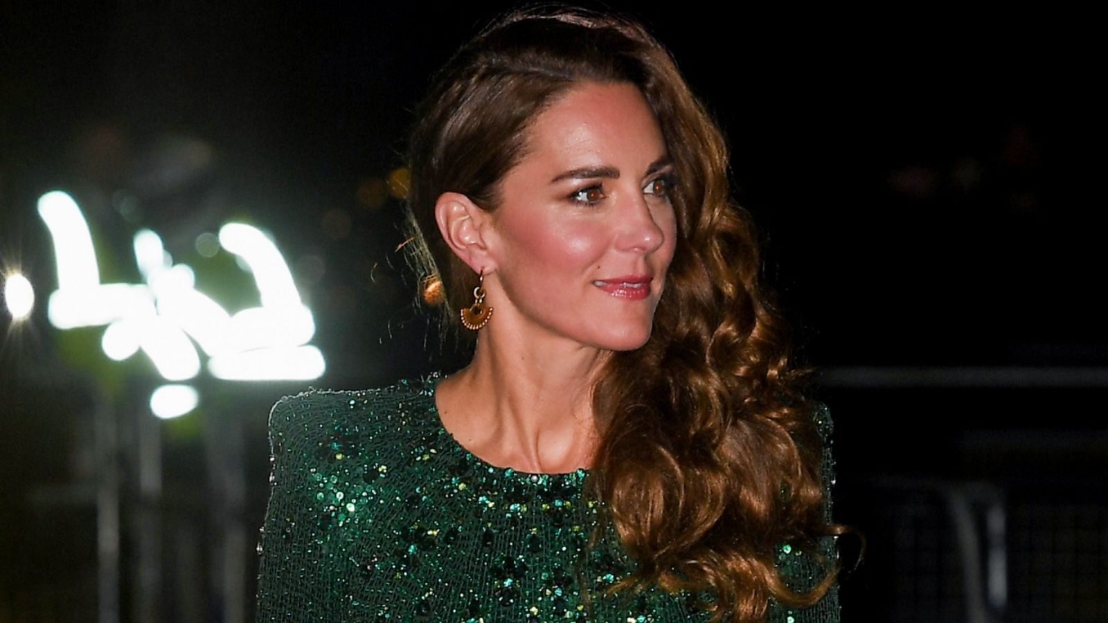 Kate Middleton deslumbra con su icónico vestido de lentejuelas verde esmeralda