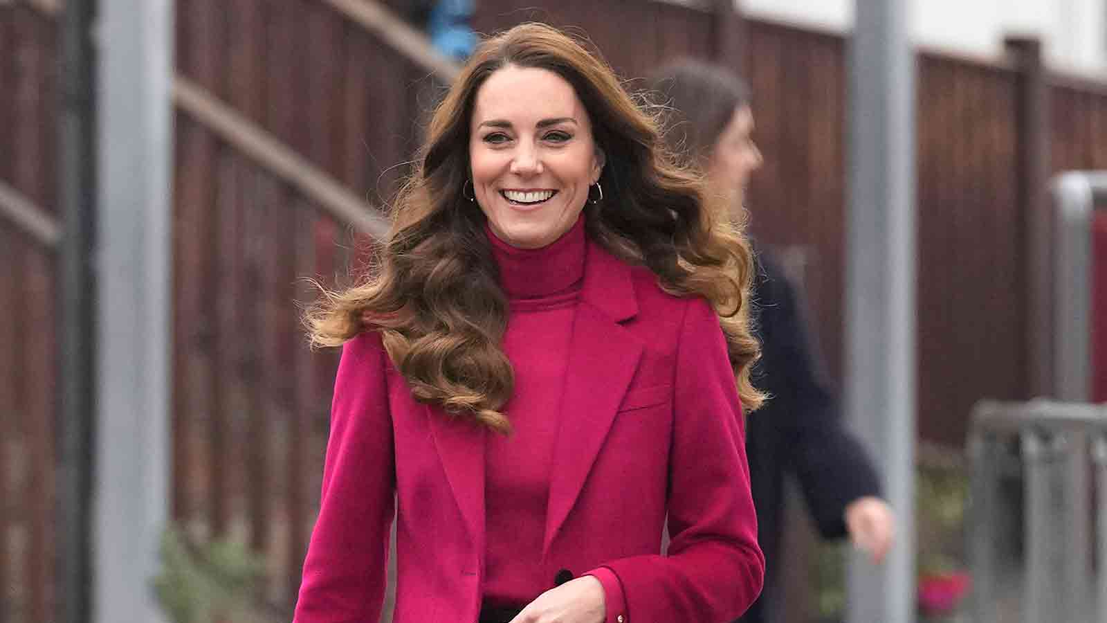 El uniforme de trabajo infalible de Kate Middleton (copia su estilo)