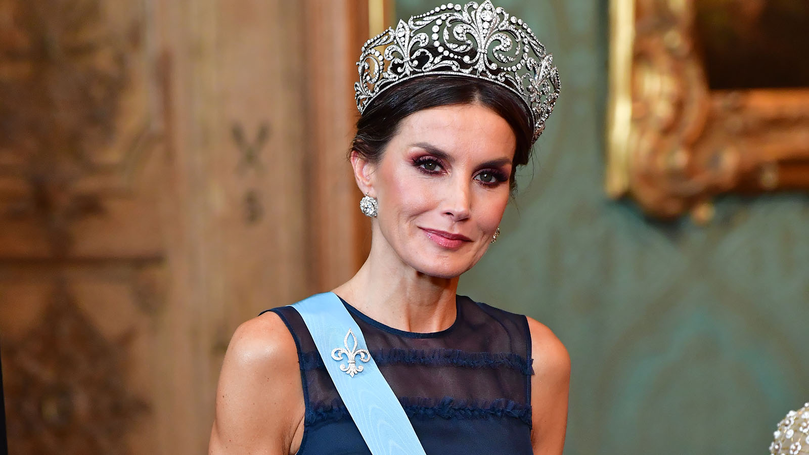 Reina Letizia Suecia gala tiara look