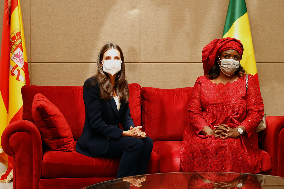 la Reina Letizia en Senegal con la primera dama