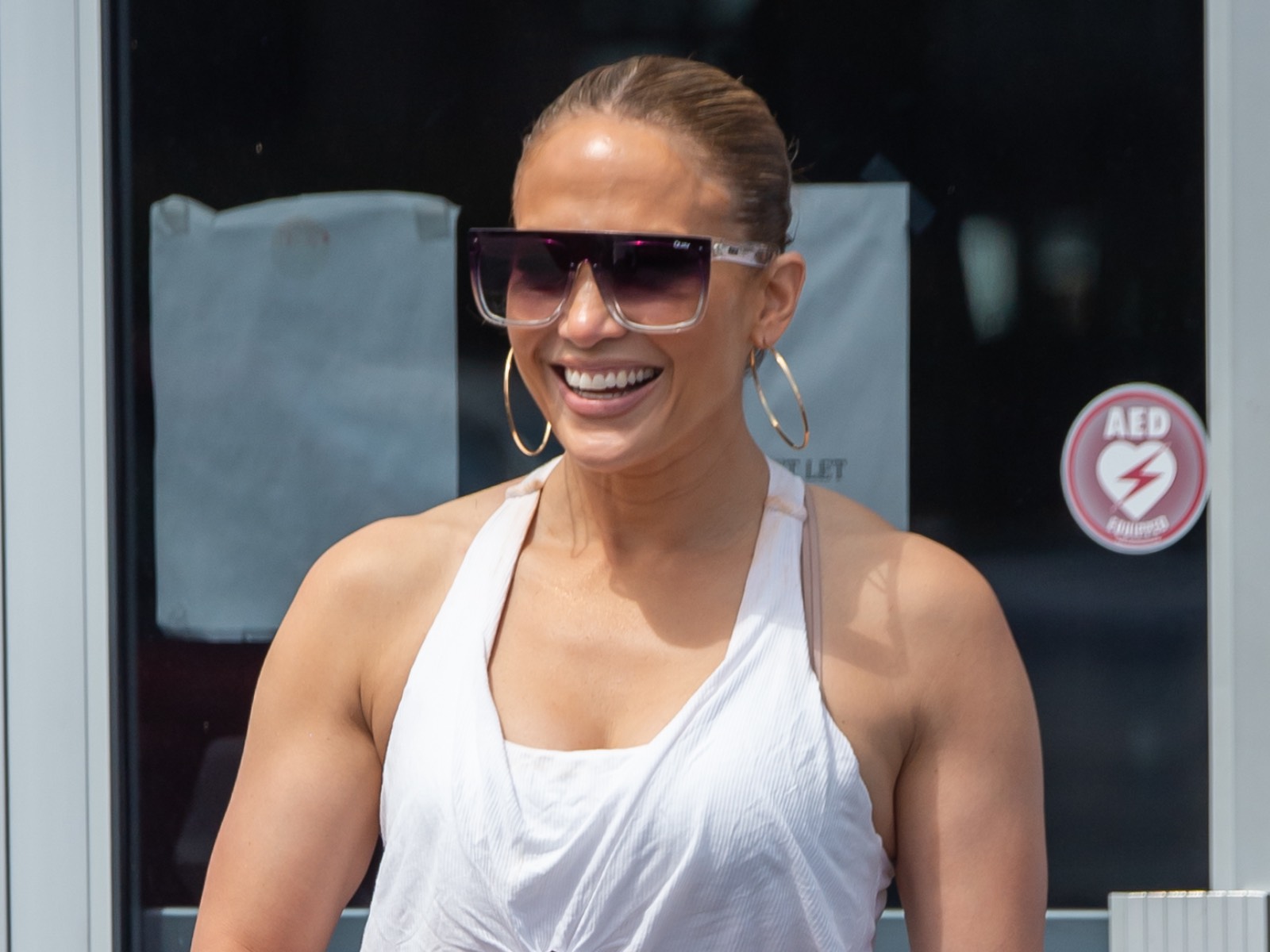 Jennifer Lopez Body: Jennifer Lopez gets the flat stomach