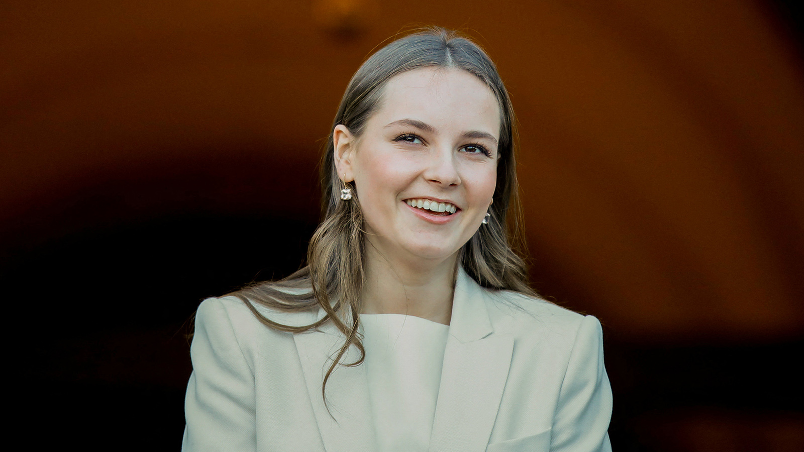 La princesa Ingrid Alexandra de Noruega visita el parlamento antes de cumplir 18 años