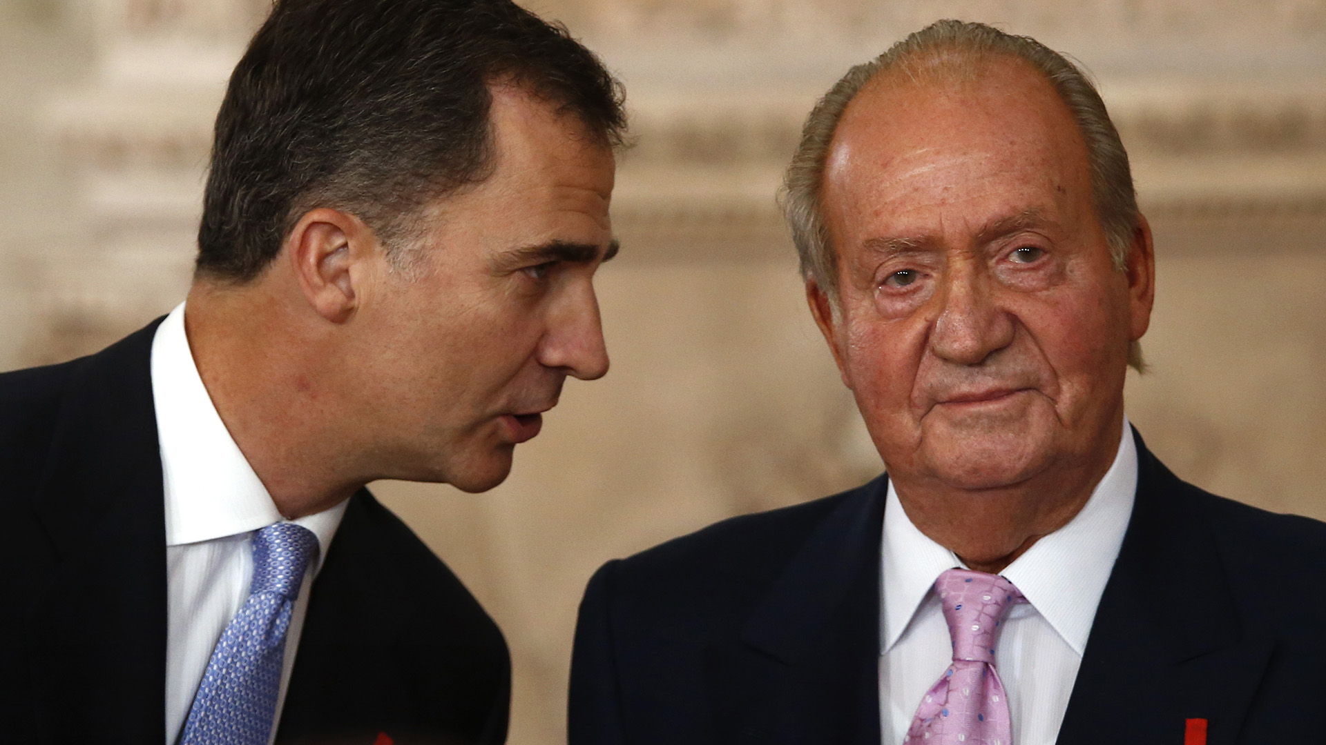 Última hora: El Rey Juan Carlos comunica que, de momento, prefiere no volver a España
