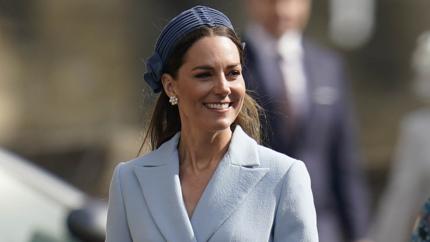 Kate Middleton luce impresionante con un vestido-abrigo azul en Pascua