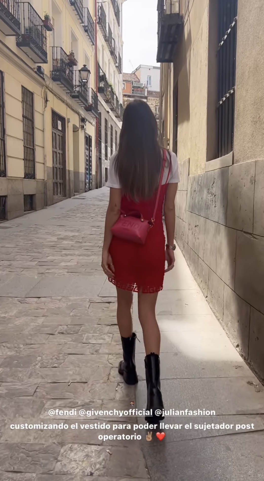 Marta López Álamo vestido rojo