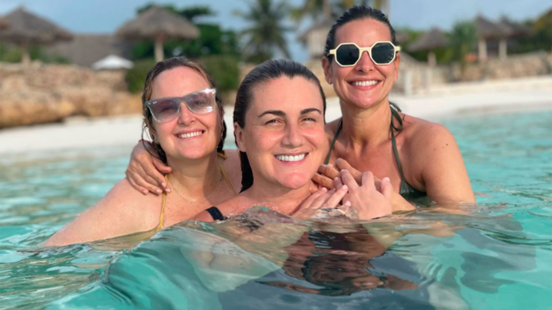 El álbum de fotos de las increíbles vacaciones de Carlota Corredera con sus amigas