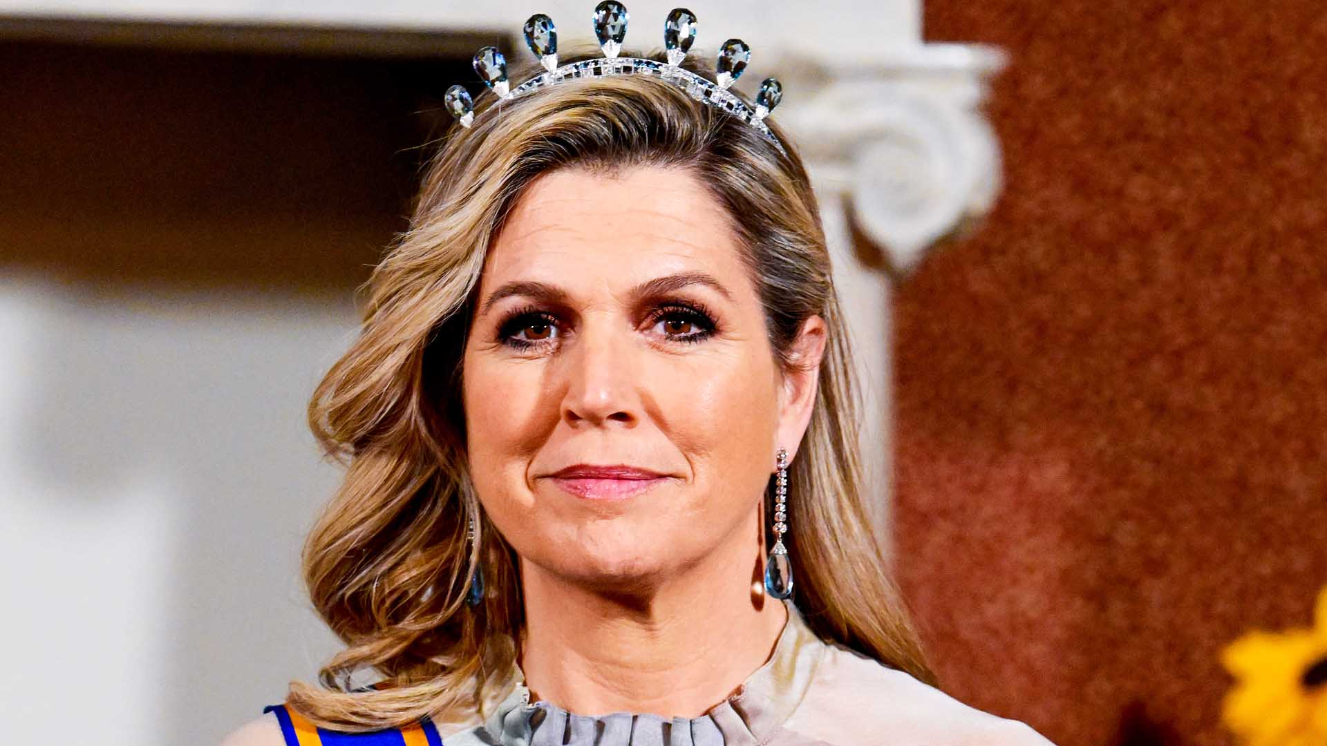 Máxima de Holanda saca la artillería pesada en su última cena de gala con su impresionante tiara