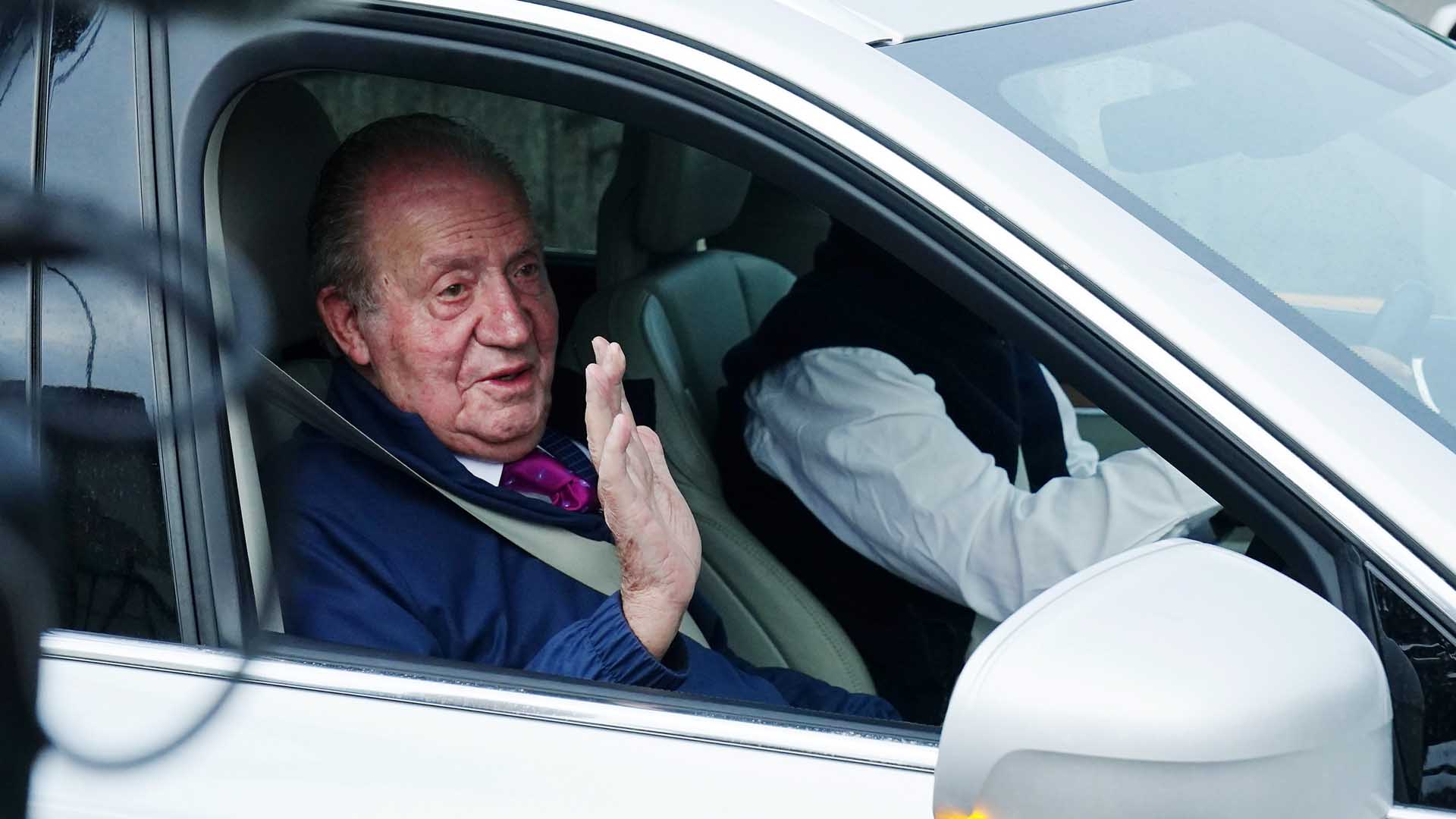 El Rey Juan Carlos llega a Zarzuela para reencontrarse con su hijo Felipe y la Reina Sofía