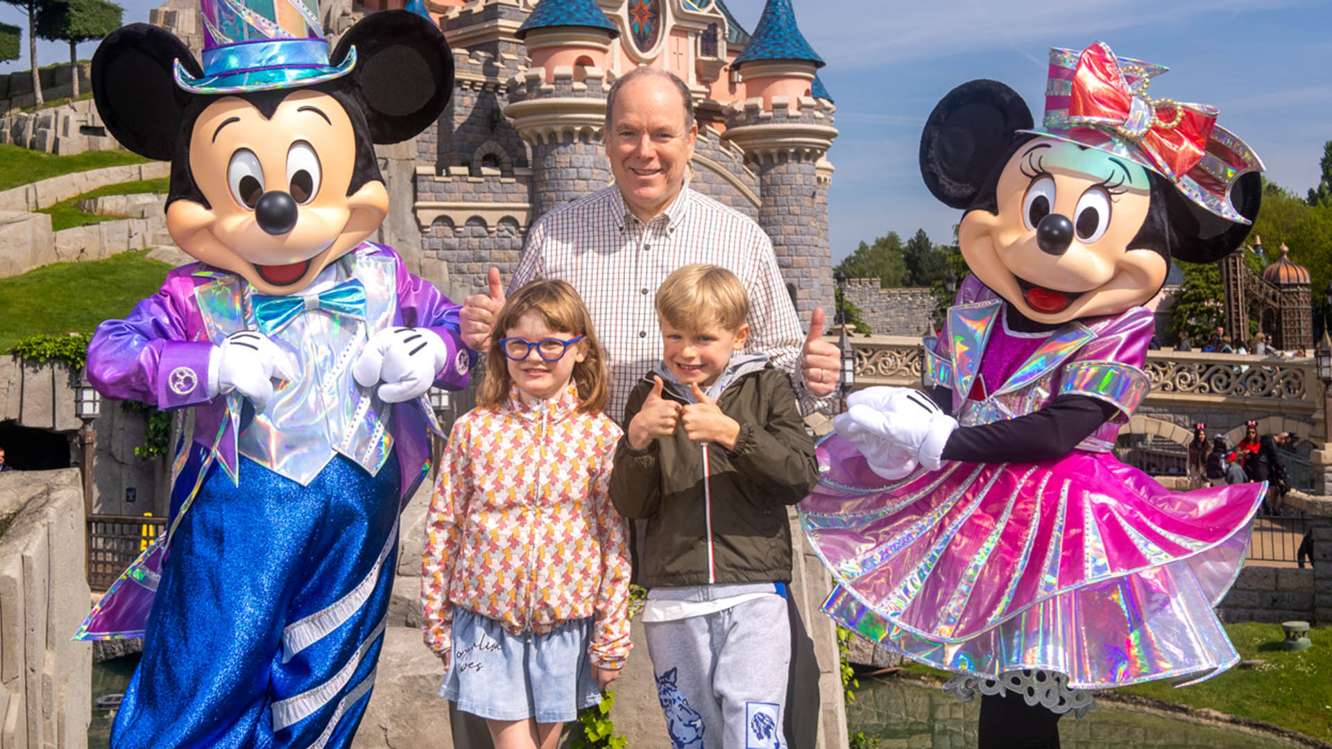 La clamorosa ausencia de Charlène de Mónaco en el viaje de Alberto y sus hijos a Disneyland Paris