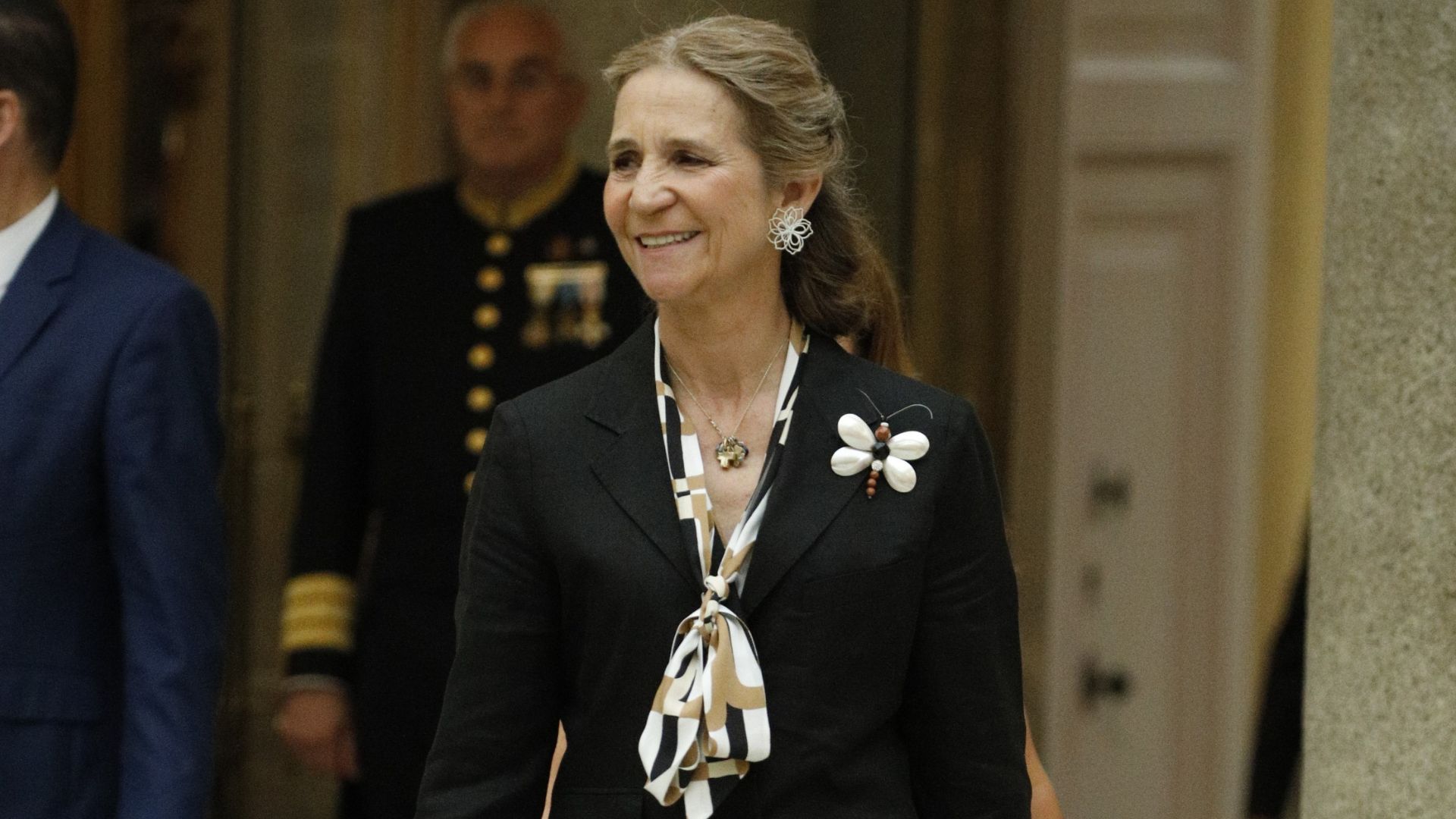 La Infanta Elena se pone elegante en su 'regreso oficial' como representante de Casa Real