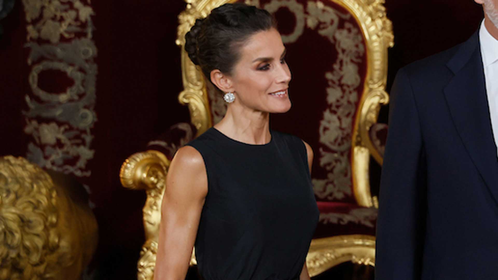 La Reina Letizia recicla su look más impactante para su cena en el Palacio Real