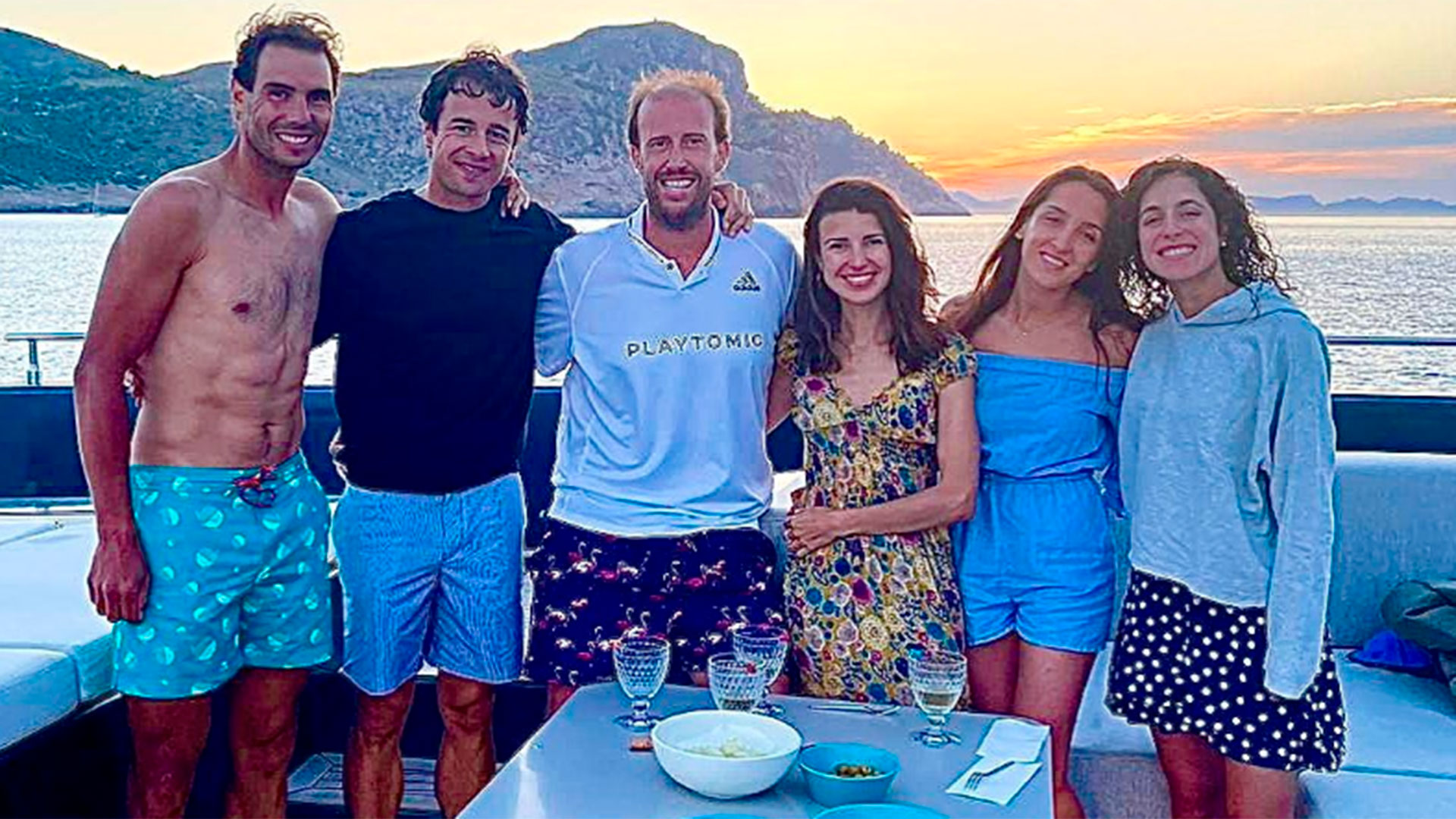 Rafa Nadal y Xisca Perelló, jornada en alta mar con amigos en medio de rumores de embarazo