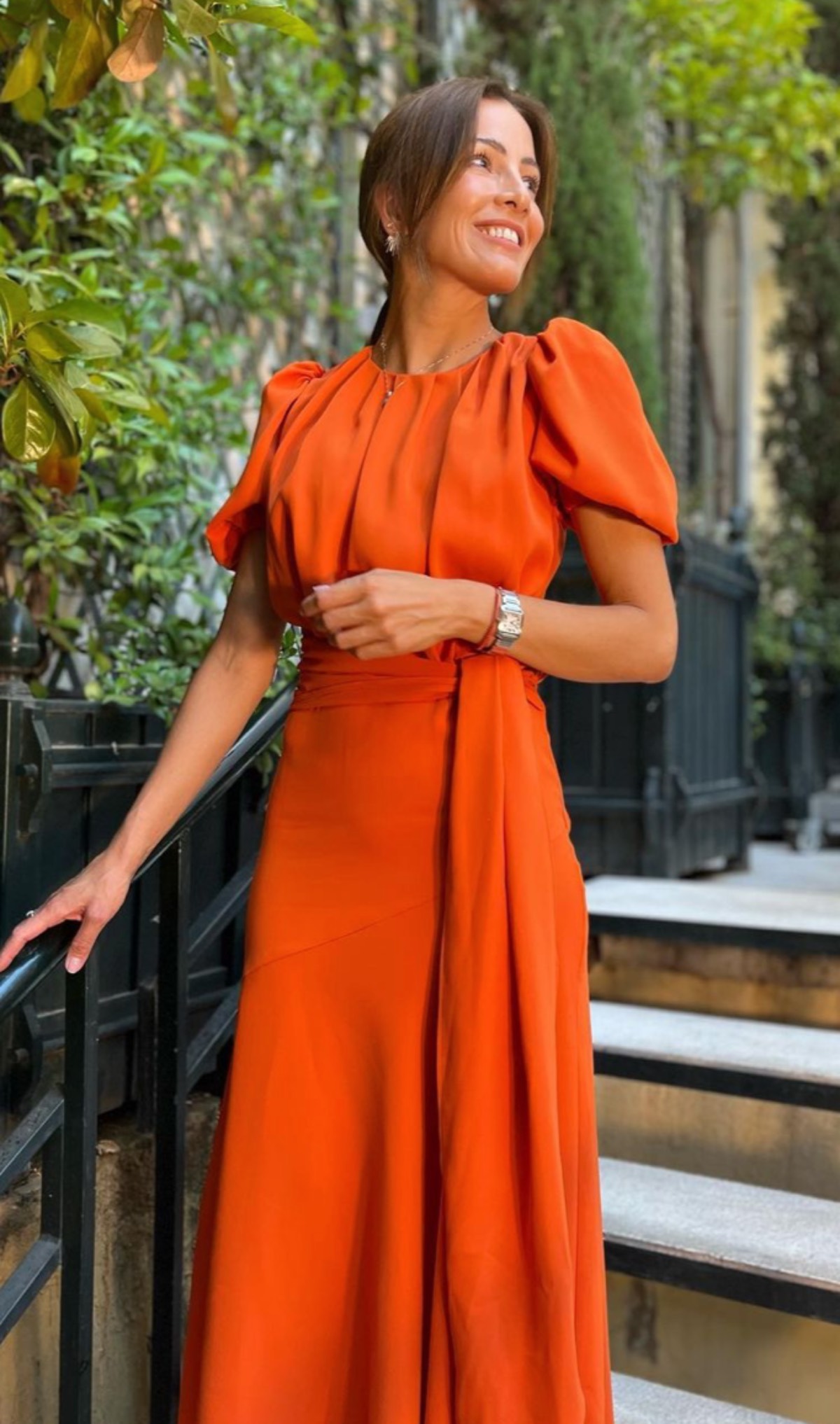 Virginia Troconis vestido mandarina