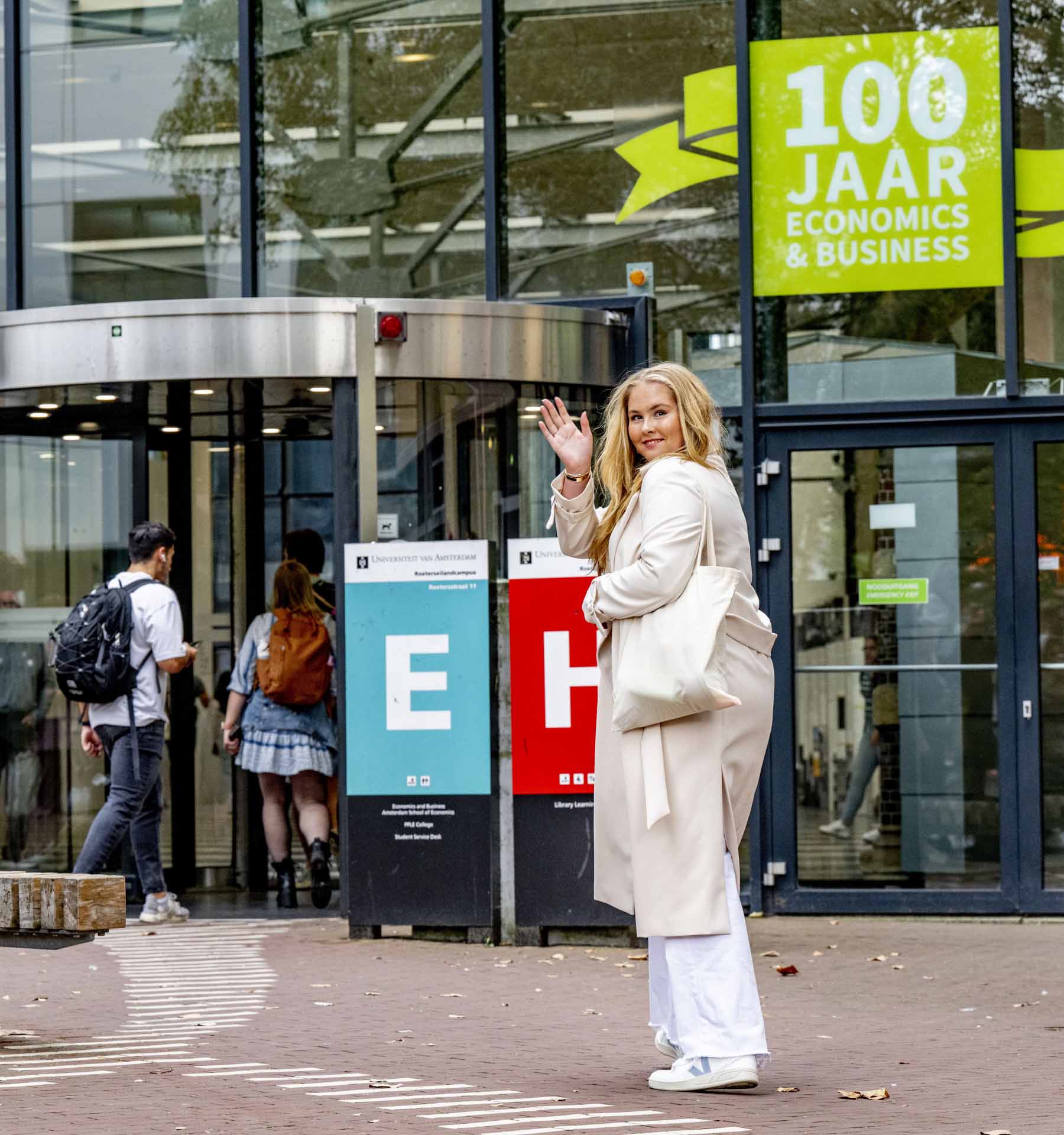 AMSTERDAM – Princess Amalia Princess of Orange today starts her studies at the University of Amsterdam and poses for the media at the start of her first study day, September 5, 2022. The princess is studying Politics, Psychology, Law and Economics