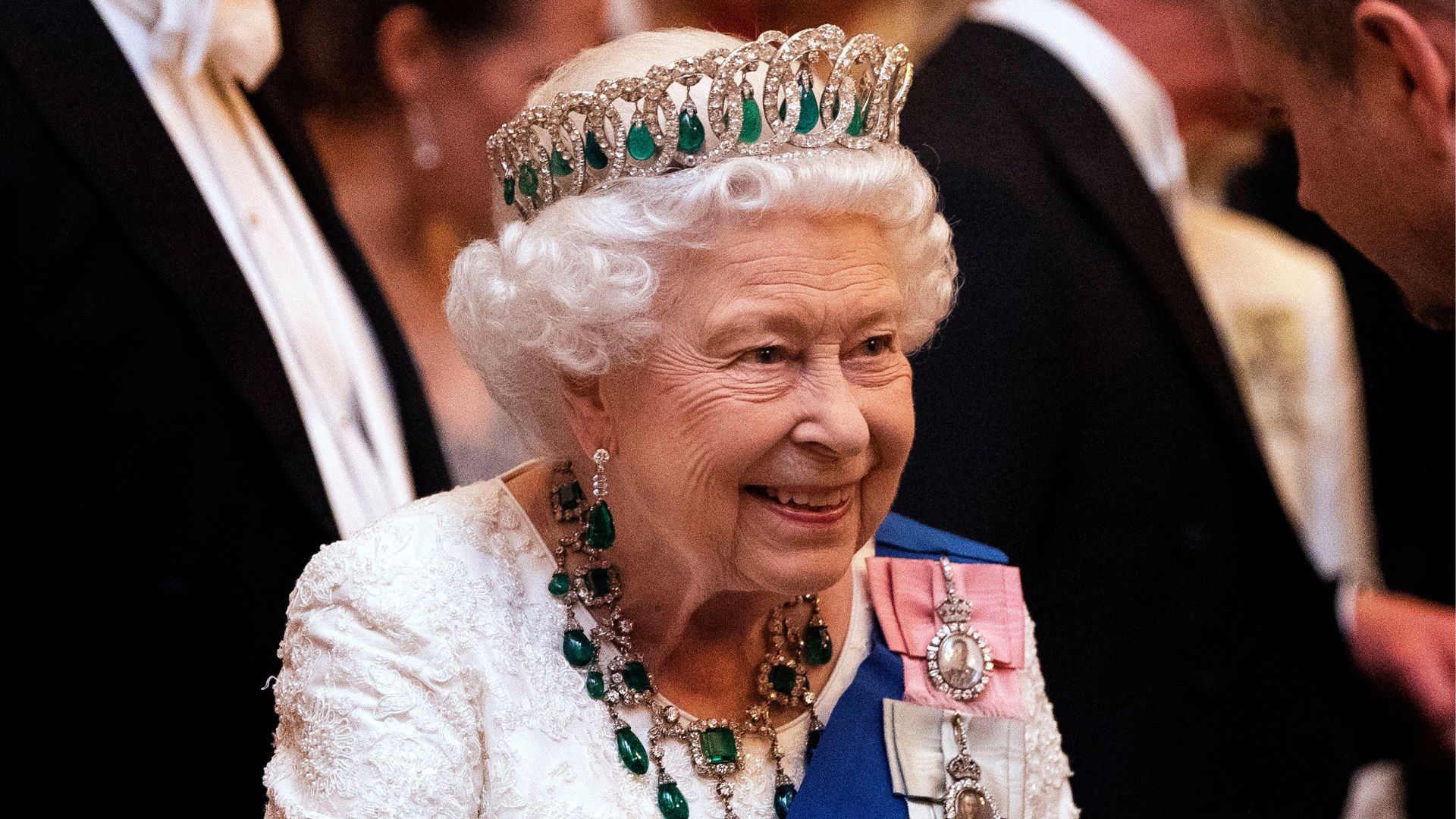 Las fastuosas tiaras de la Reina Isabel II que permanecerán en el joyero real