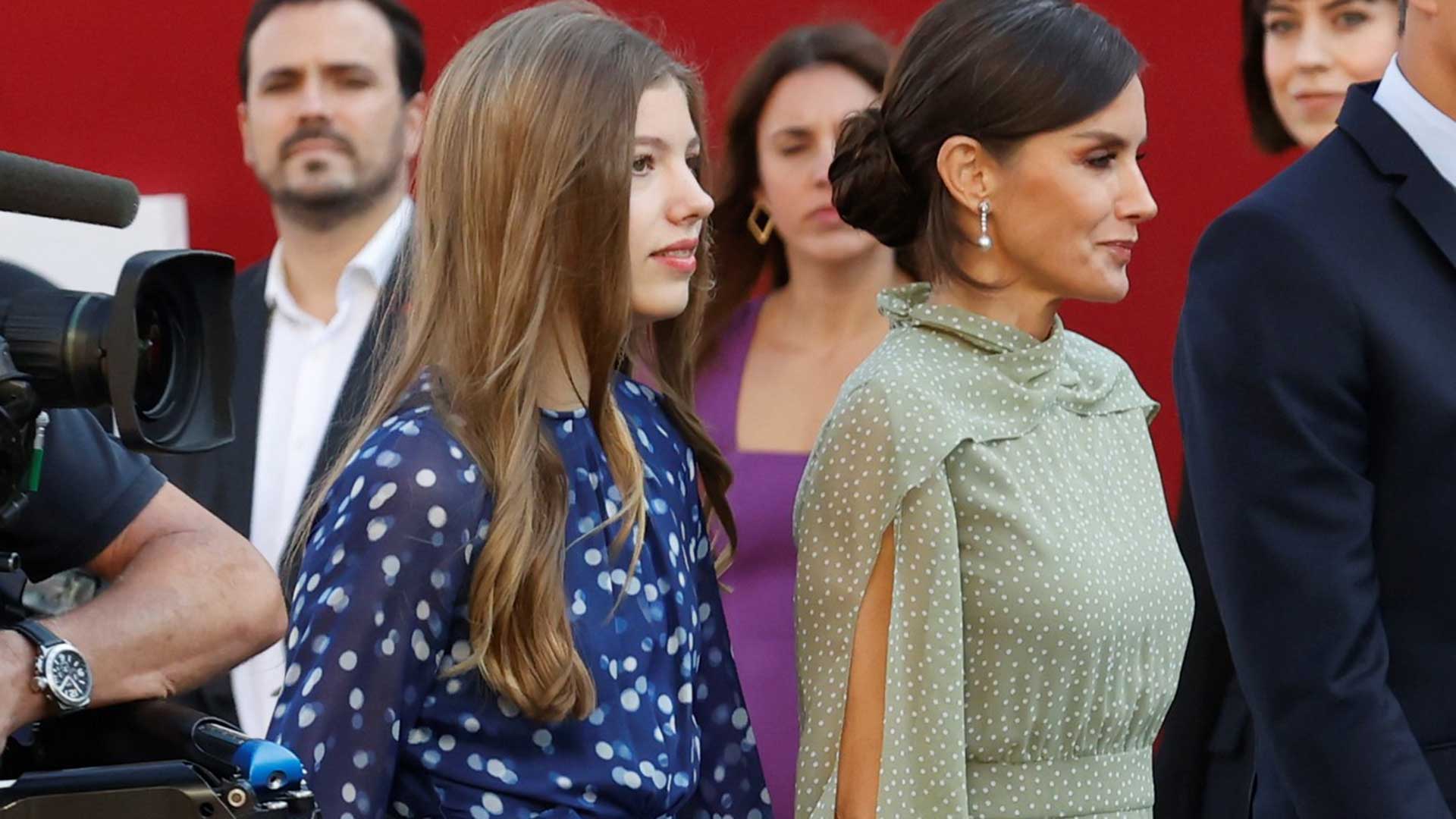La infanta Sofía se coordina con su madre con su look más flamenco para la Fiesta Nacional