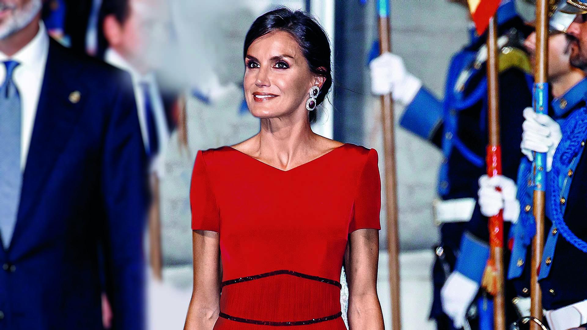 Imagen de De superclásica a la más moderna: todos los looks de la Reina Letizia en los Premios Princesa de Asturias