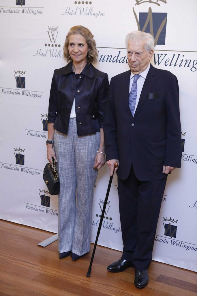 Mario Vargas Llosa y la infanta Elena