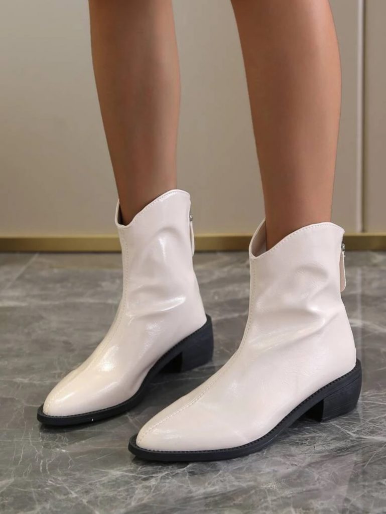 Ana Boyer botas blancas