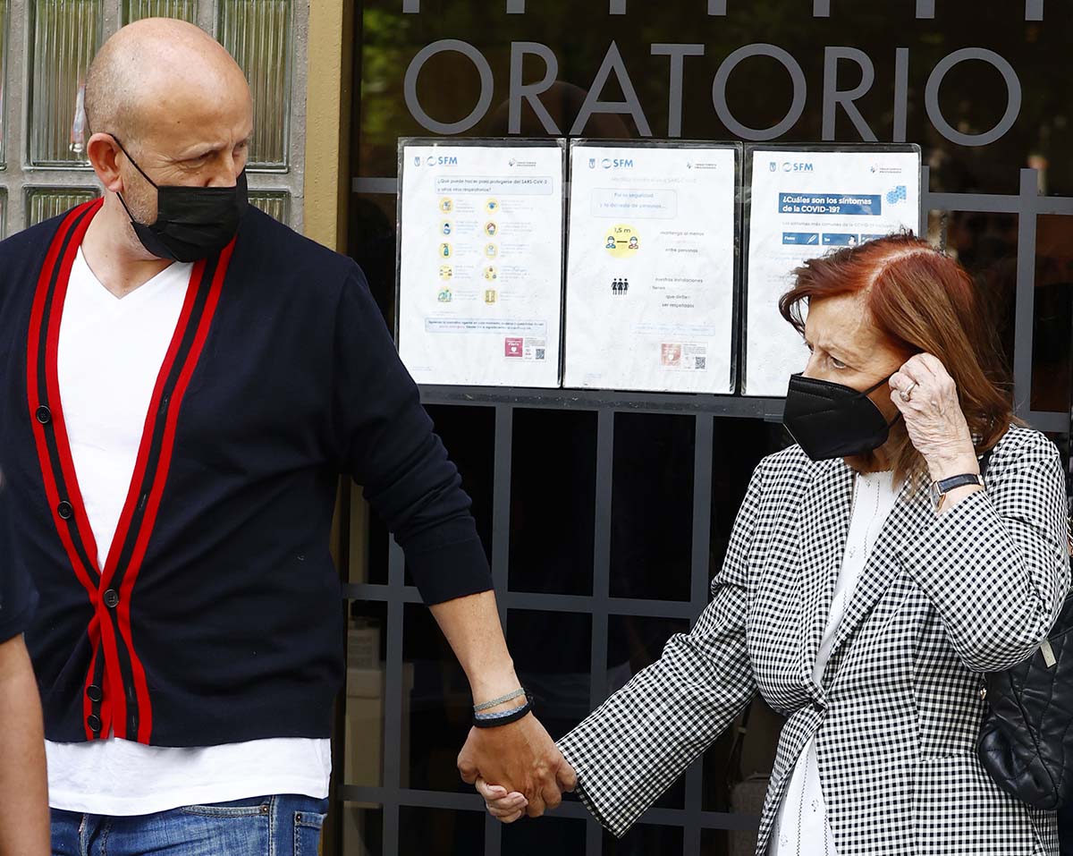 JOurnalist Maria Teresa Campos and Gustavo during the burial of Mila Ximenez in Madrid 23 June 2021