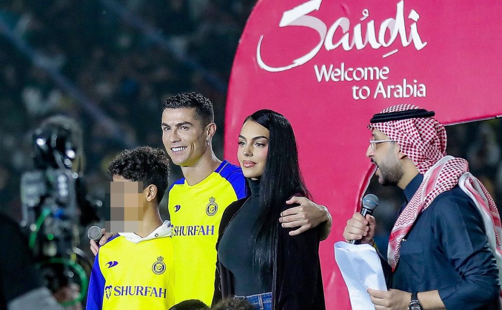Georgina Rodriguez y Cristiano Ronaldo en Arabia Saudi