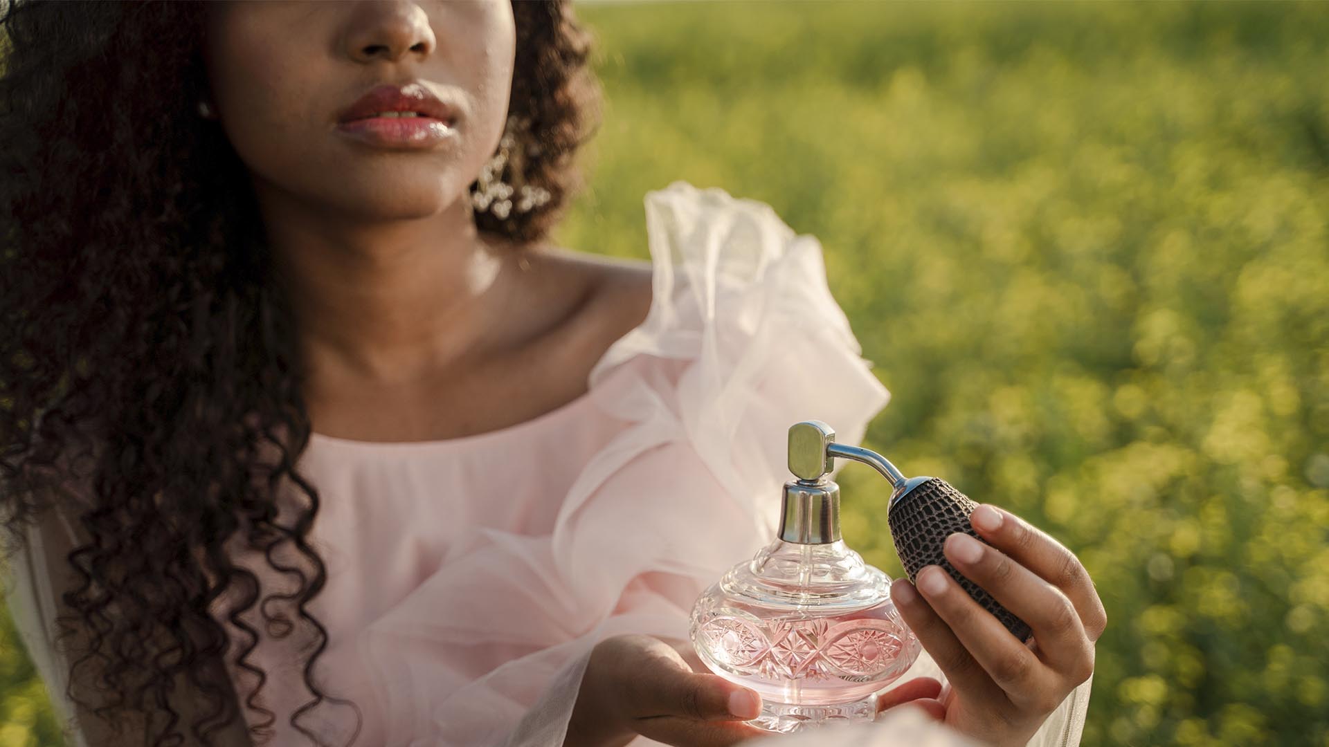 Imagen de Despierta tus sentidos con estos 6 perfumes refrescantes para disfrutar del buen tiempo