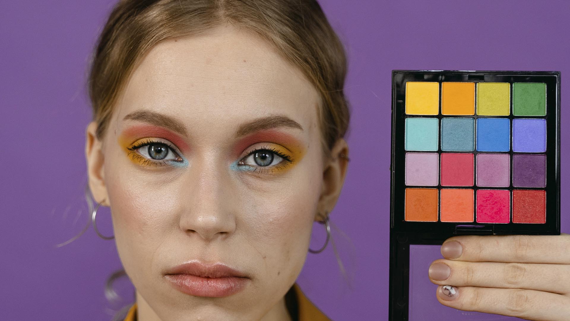 Ríndete al color con las paletas de maquillaje más populares del momento