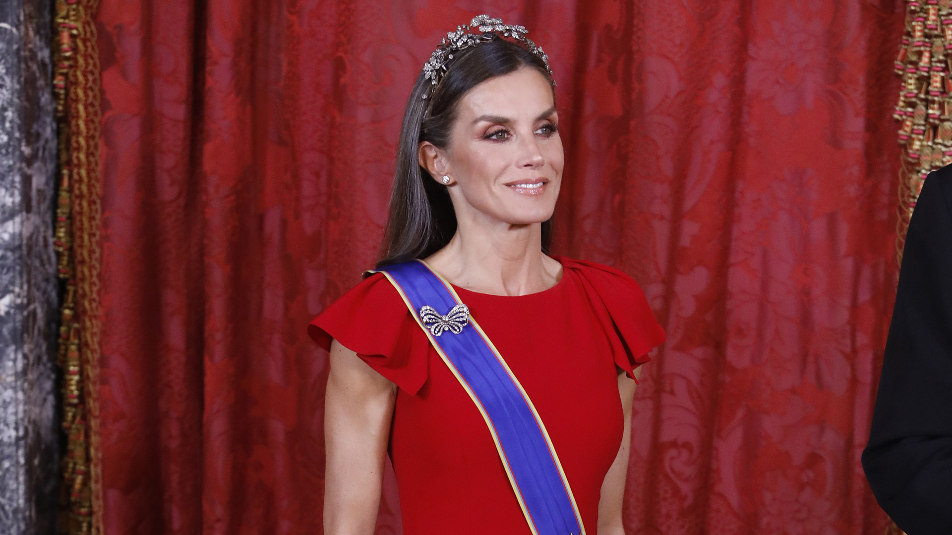 Imagen de La Reina Letizia recupera la Tiara Floral (su favorita) en el Palacio Real