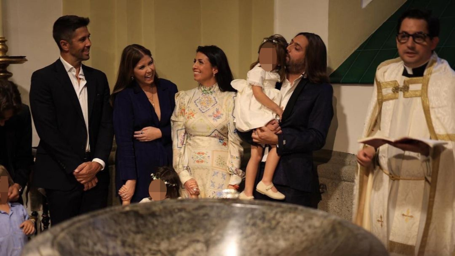 Fernando Verdasco acude al bautizo de sus sobrinas que acaba en fiesta flamenca