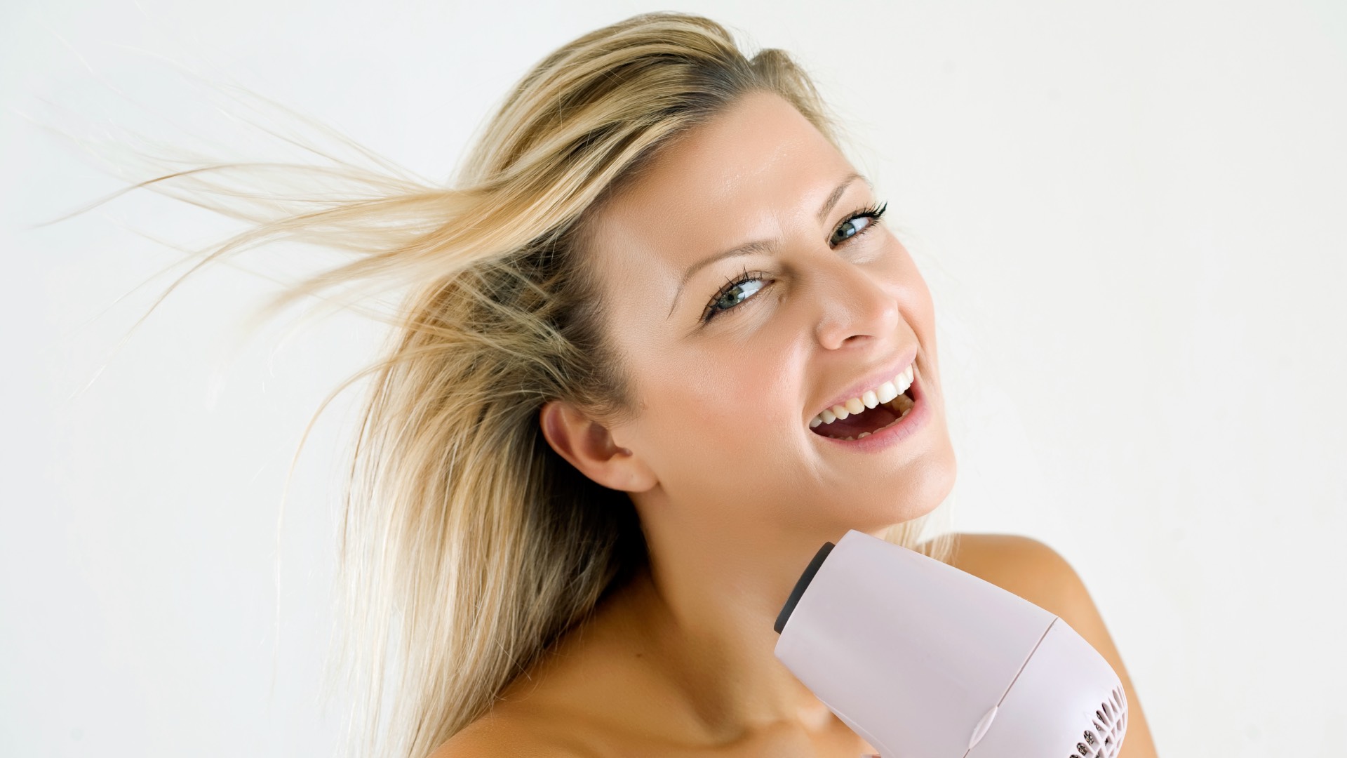 Imagen de ¡Adiós al secador! Estos trucos para secar tu pelo al aire te salvarán la vida (y la melena)