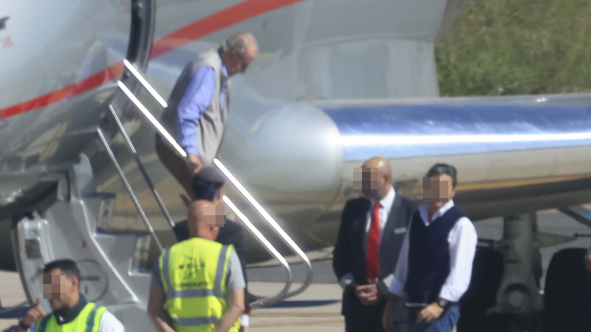 Imagen de El Rey Juan Carlos aterriza en Sanxenxo: primera imagen de su cuarta visita a España tras mudarse a Abu Dabi