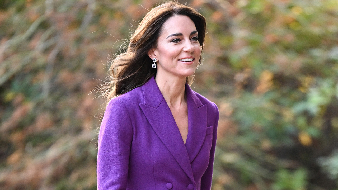 Kate Middleton reaparece de púrpura en plena resaca tras el cumpleaños del rey Carlos III
